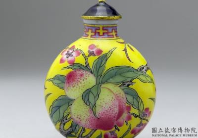 图片[2]-Glass-body painted enamel snuff bottle with flowers on a yellow background, Qing dynasty, Qianlong reign (1736-1795)-China Archive